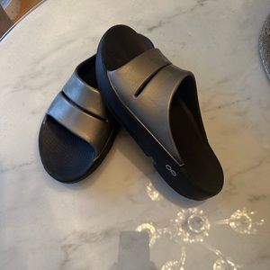 😎🤎OOFOS Latte Slides Recovery Sandals W/Cushioned Arch Support Size W-10 M-8